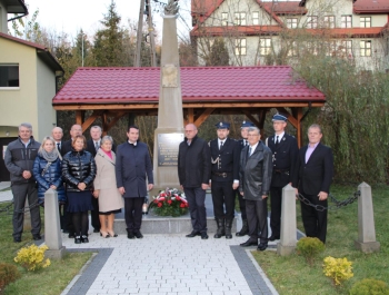 Obchody w Gminie Gilowice z okazji Święta Odzyskania Niepodległości przez Polskę połączone z wspomnieniami "DROGI DO WOLNOŚCI" Stanisława Pyjasa w Jego 45. rocznicę śmierci. - zdjęcie1