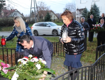 Obchody w Gminie Gilowice z okazji Święta Odzyskania Niepodległości przez Polskę połączone z wspomnieniami "DROGI DO WOLNOŚCI" Stanisława Pyjasa w Jego 45. rocznicę śmierci. - zdjęcie8