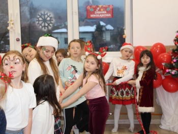 Cudowny czas mikołajkowych zabaw dla dzieci z gminy Gilowice. - zdjęcie21