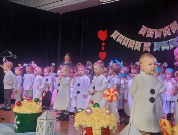 Dzień Babci i Dziadka - przedstawienie przedszkolaków z AKUKU - zdjęcie11